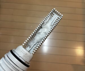本体下部のフィルターから出てきたティッシュ