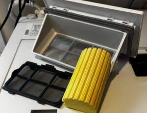 吸水スポンジブロックと掃除後のNA-LX127E乾燥フィルター
